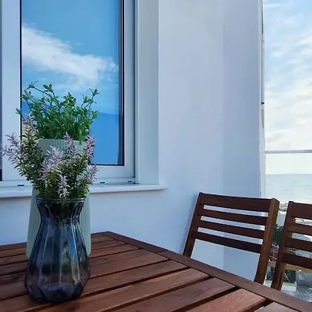 Phaedrus Living: Seaside Luxury Flat Lighthouse 69 *
