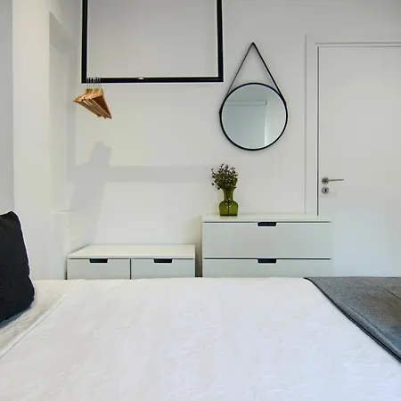 Phaedrus Living: Seaside Luxury Flat Lighthouse 69