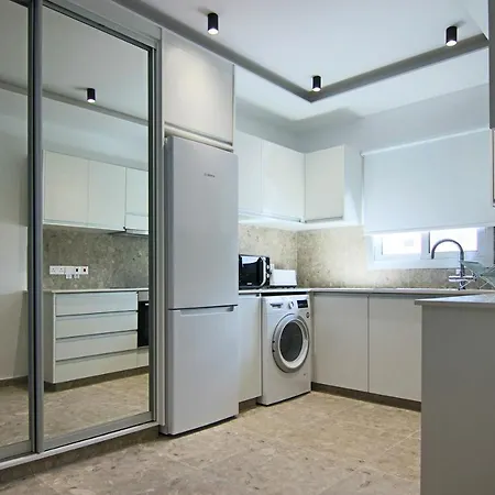 Phaedrus Living: Seaside Luxury Flat Lighthouse 69