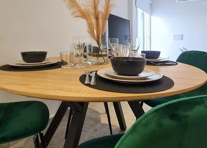 Phaedrus Living: Seaside Luxury Flat Lighthouse 69