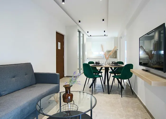 Phaedrus Living: Seaside Luxury Flat Lighthouse 69 パ フォス