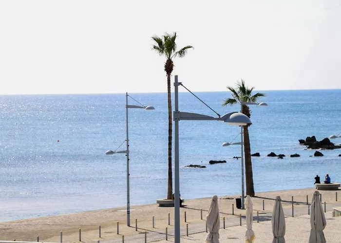 Phaedrus Living: Seaside Luxury Flat Lighthouse 69