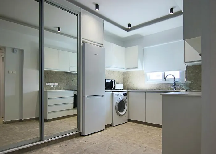 Phaedrus Living: Seaside Luxury Flat Lighthouse 69