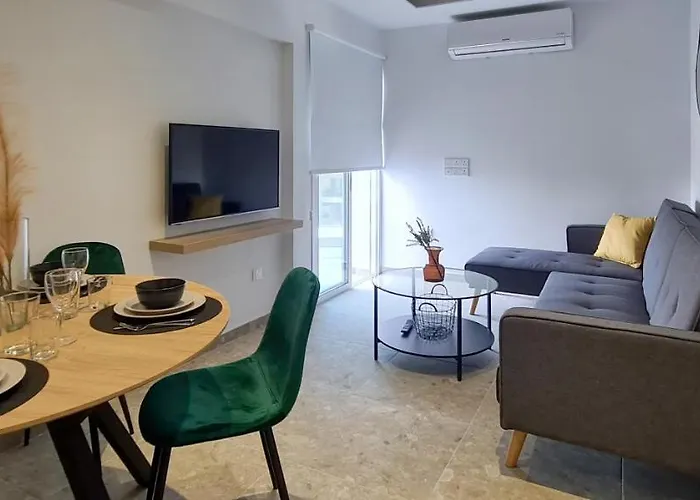 Phaedrus Living: Seaside Luxury Flat Lighthouse 69 *