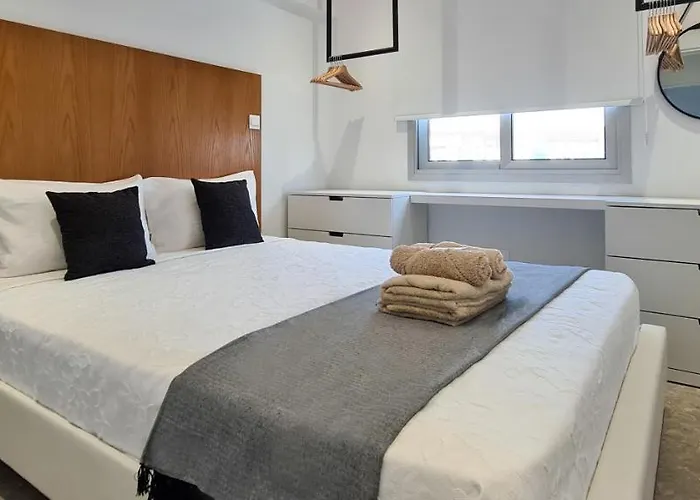 Phaedrus Living: Seaside Luxury Flat Lighthouse 69 *