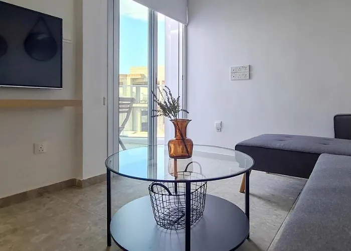 Phaedrus Living: Seaside Luxury Flat Lighthouse 69 * Paphos