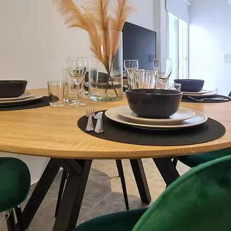 Phaedrus Living: Seaside Luxury Flat Lighthouse 69