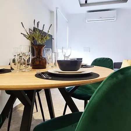 Phaedrus Living: Seaside Luxury Flat Lighthouse 69