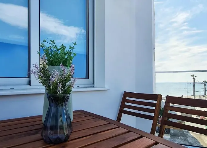 Phaedrus Living: Seaside Luxury Flat Lighthouse 69 *